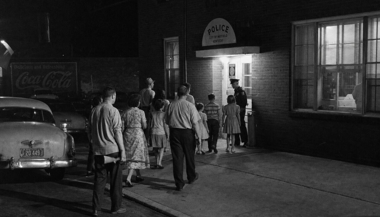 Eleven people arrived at the Hopkinsville station near midnight. One of them was still carrying a shotgun.